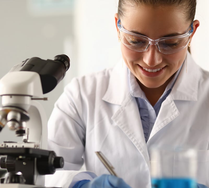 Biomedical scientist in laboratory -Why study biomedical science at Masters level